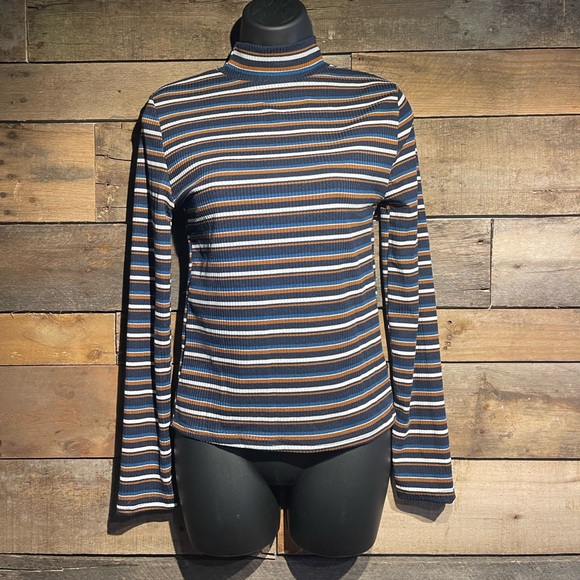 Striped Top - Picture 7 of 8